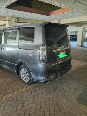 Toyota Voxy 2007 Silver