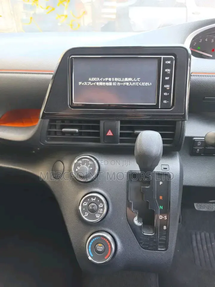 Toyota Sienta 2020 Silver