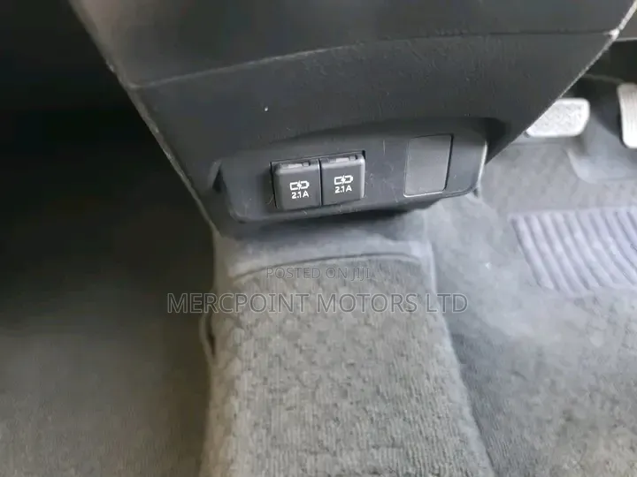 Toyota Sienta 2020 Silver