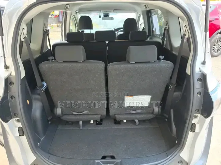 Toyota Sienta 2020 Silver