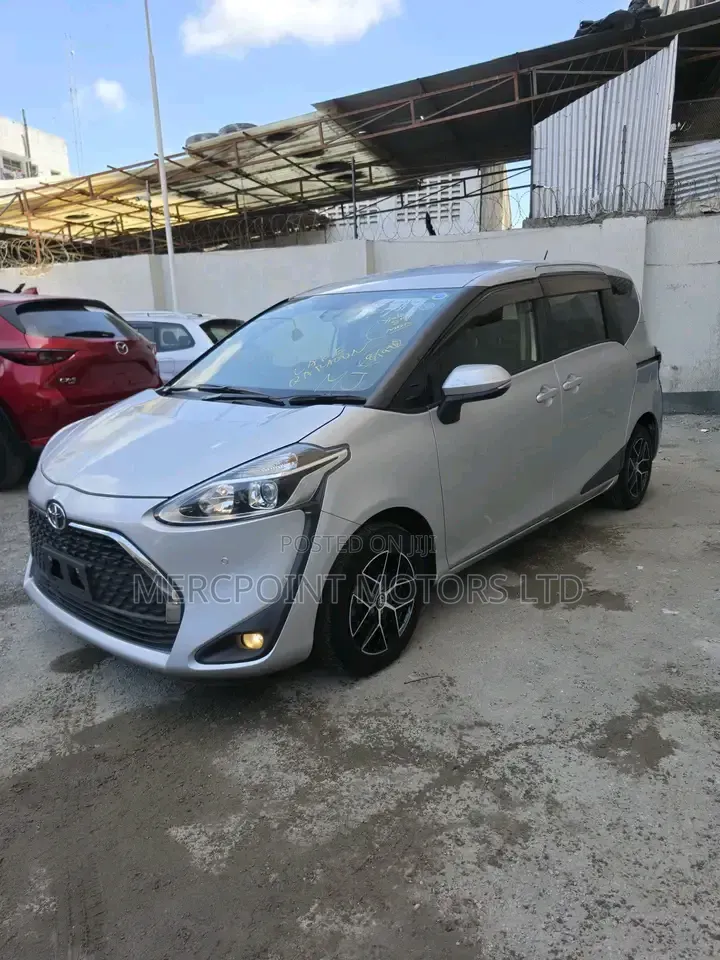 Toyota Sienta 2020 Silver