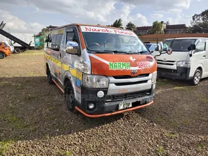 Toyota HiAce 2016 Silver