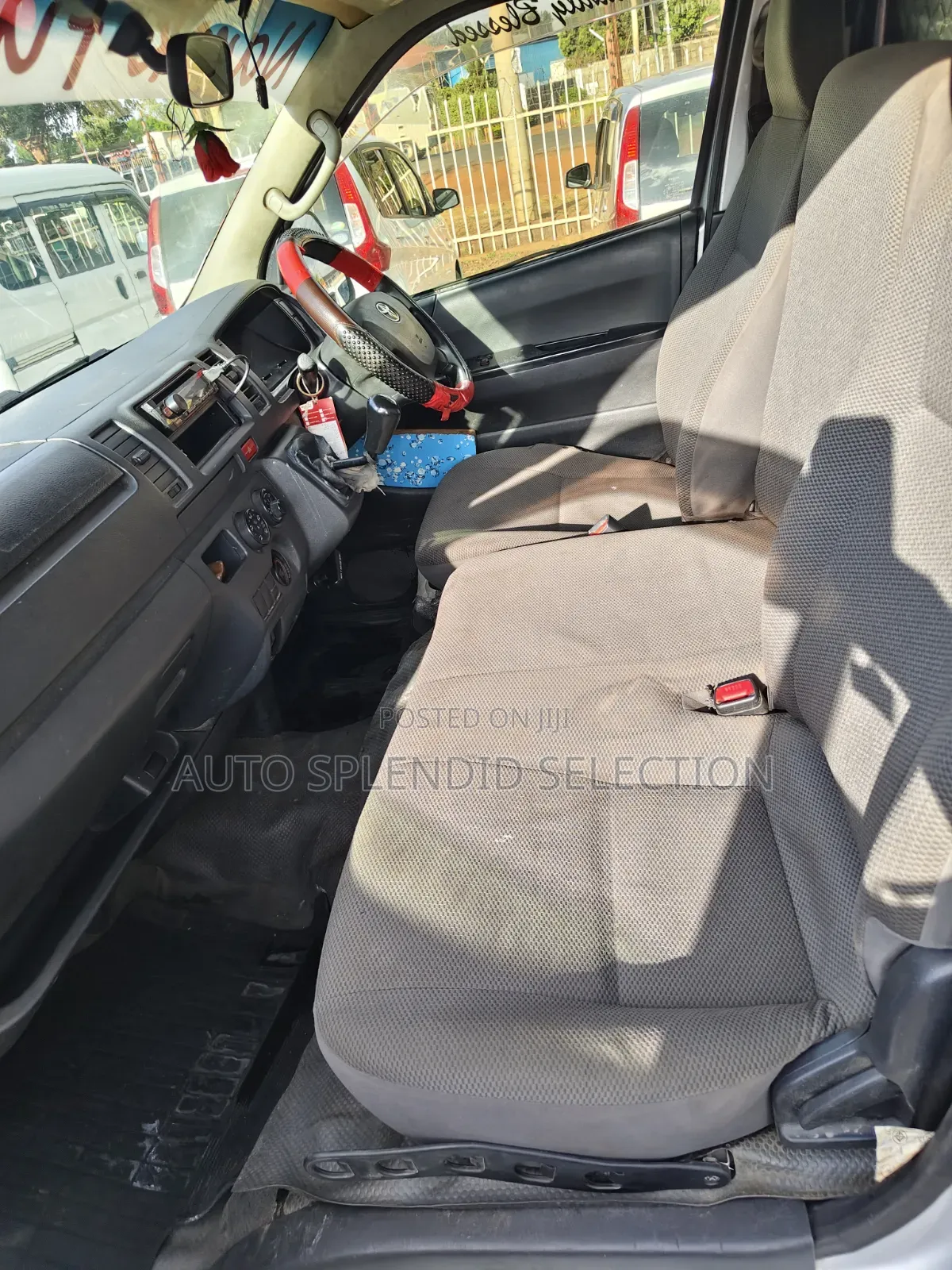 Toyota HiAce 2016 Silver