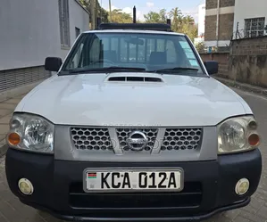 Nissan Hardbody 2013 Off white