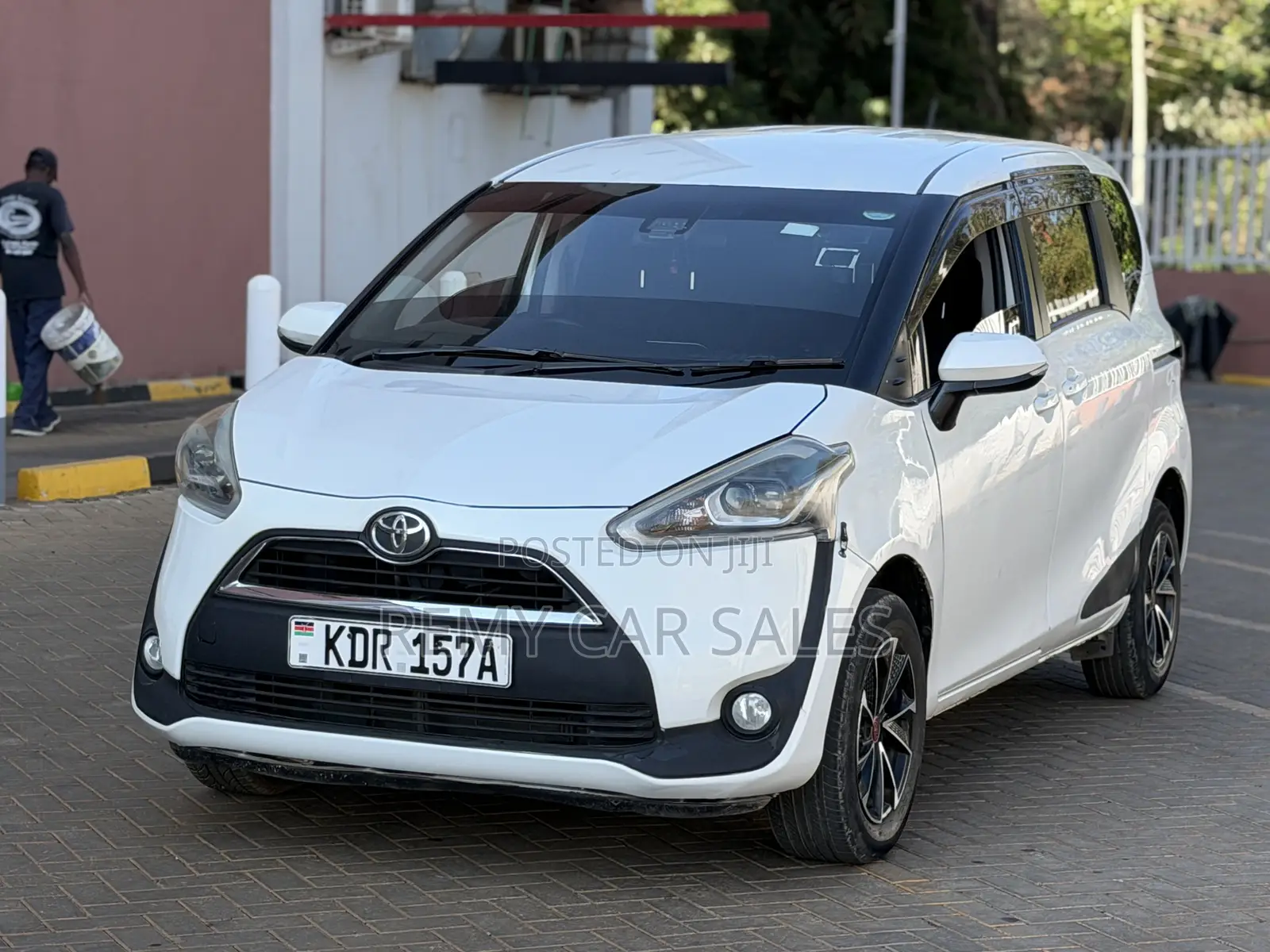 Toyota Sienta 2016 White