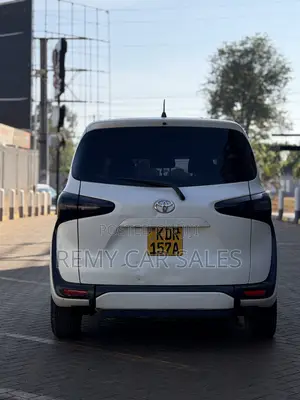 Toyota Sienta 2016 White