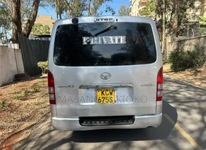 Toyota HiAce 2013 White