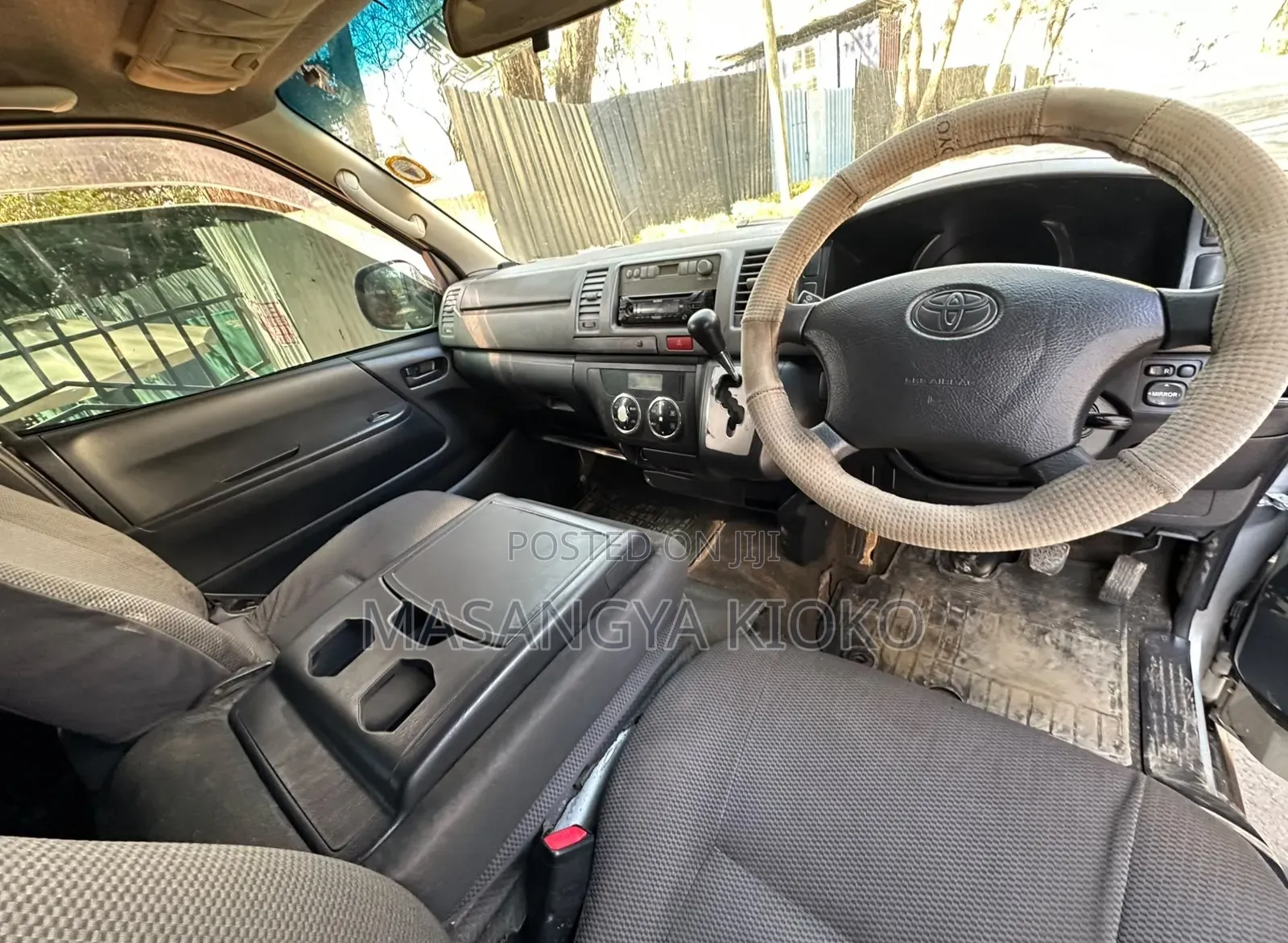 Toyota HiAce 2013 White
