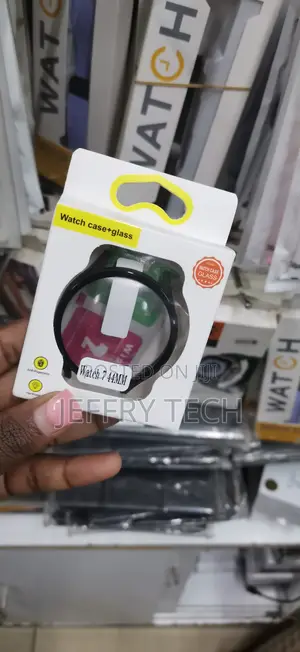 Black Hard Case and Glass Screen Protector Set a Galaxy Watch 7 44mm