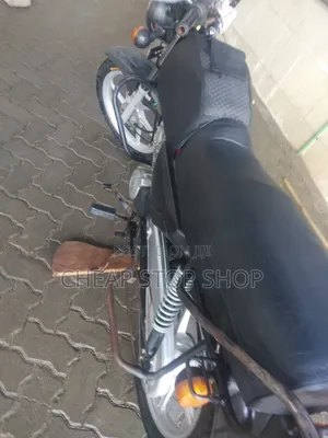 Honda CB 2018 Red