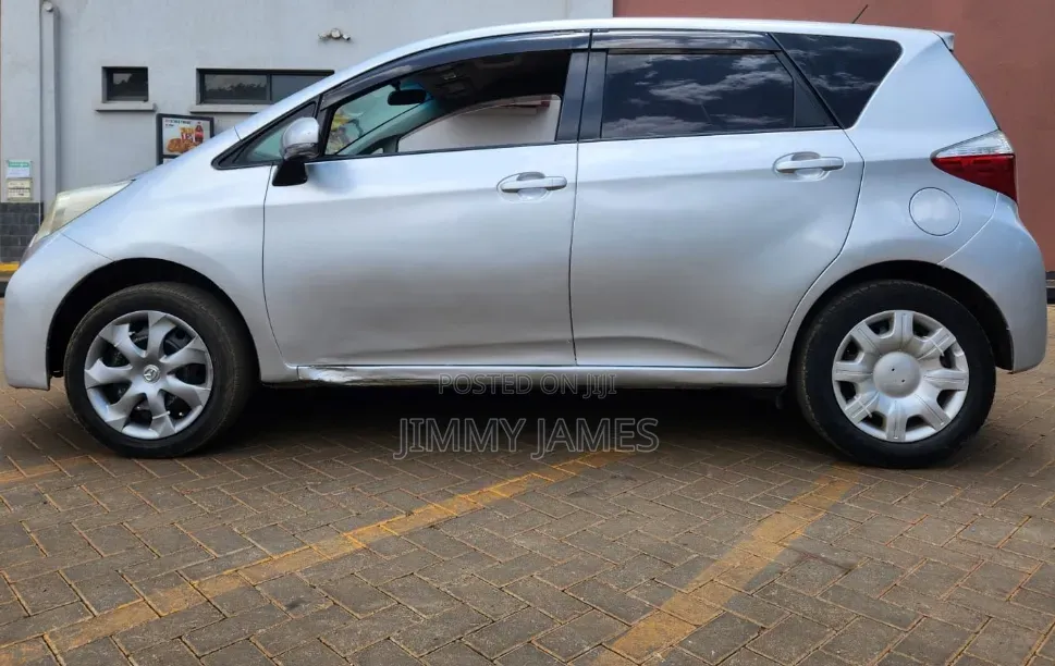 Toyota Ractis 2011 Silver