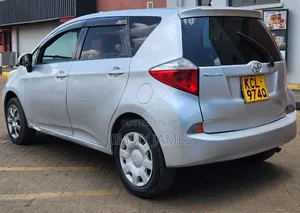 Toyota Ractis 2011 Silver