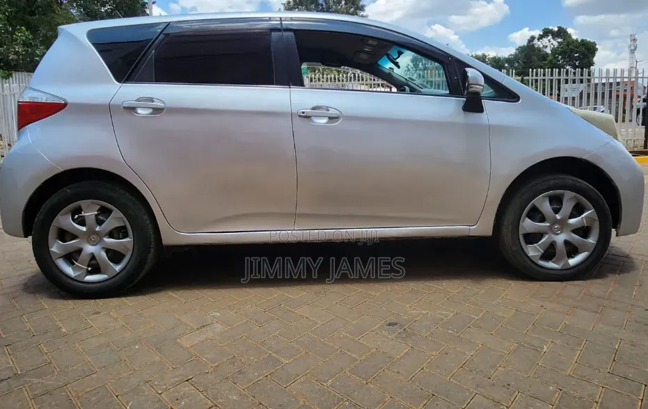 Toyota Ractis 2011 Silver