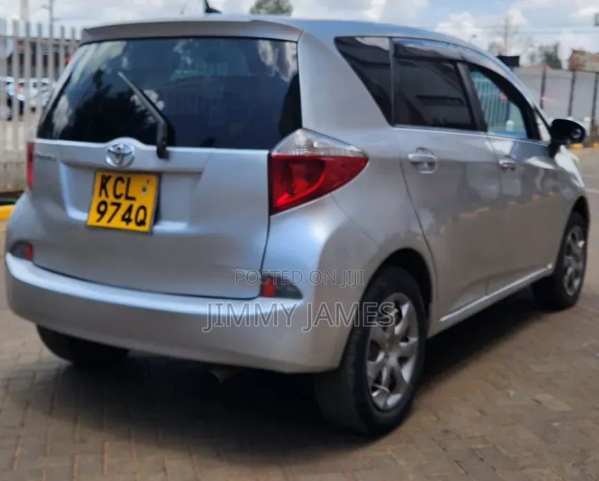 Toyota Ractis 2011 Silver
