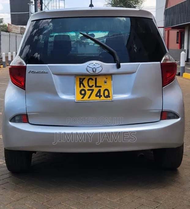 Toyota Ractis 2011 Silver
