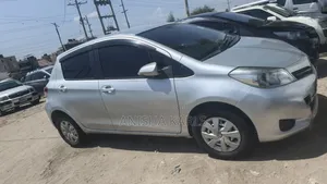 Toyota Vitz 2011 Silver