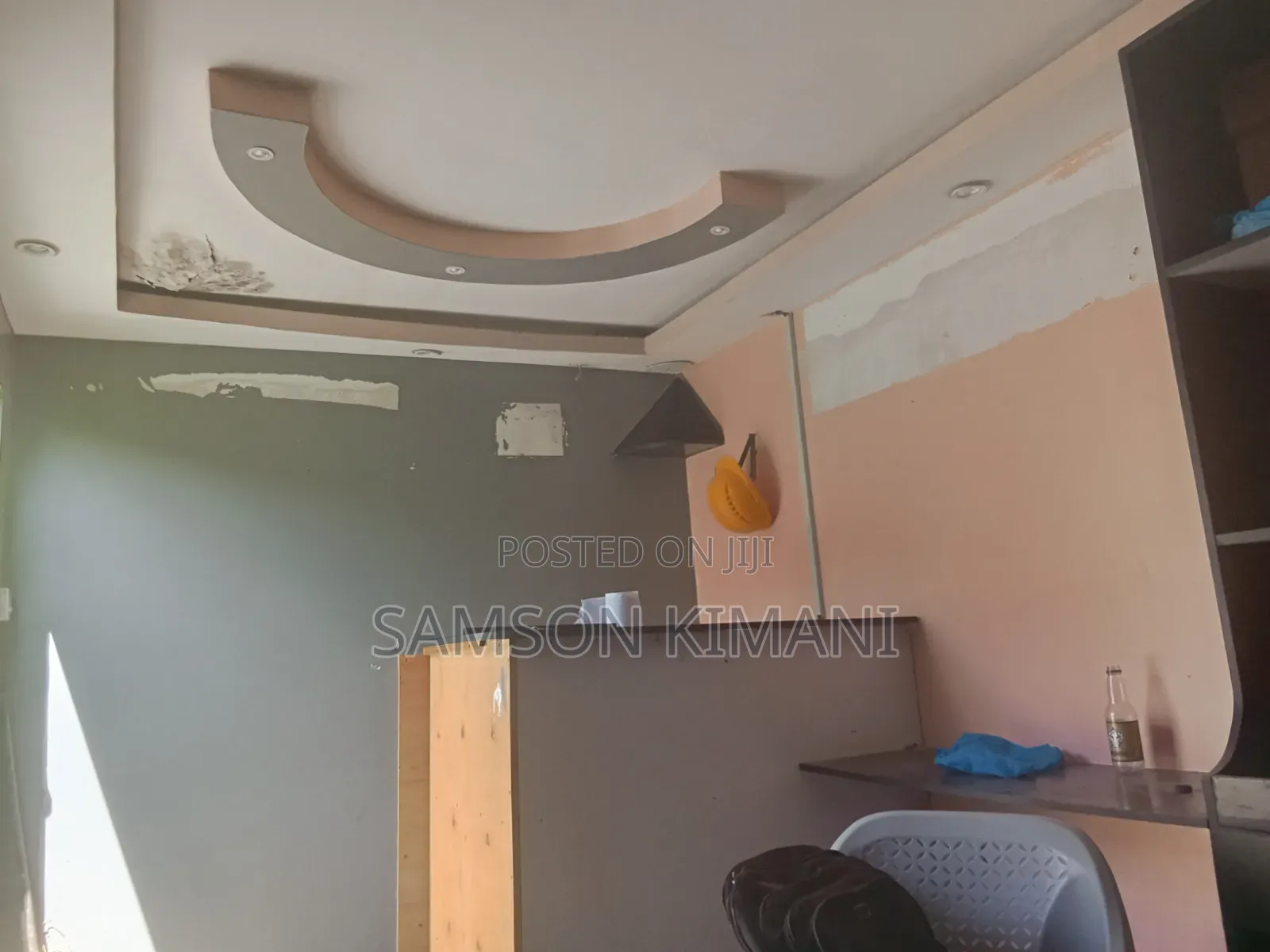 Container With Saloon/Kinyozi