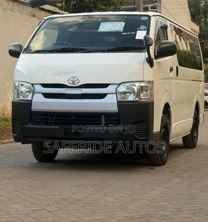 Toyota HiAce 2019 White