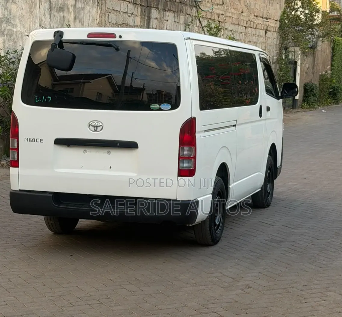 Toyota HiAce 2019 White
