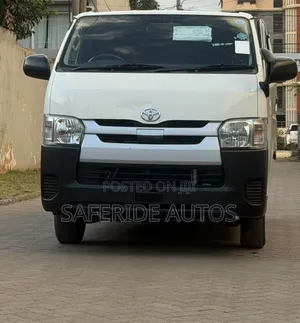Toyota HiAce 2019 White
