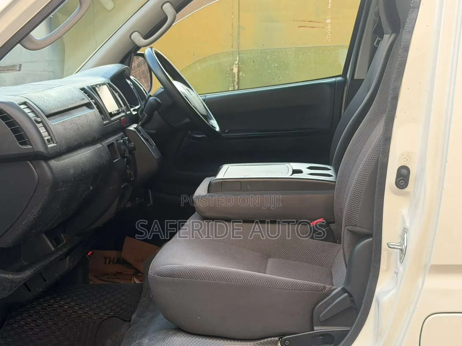 Toyota HiAce 2019 White