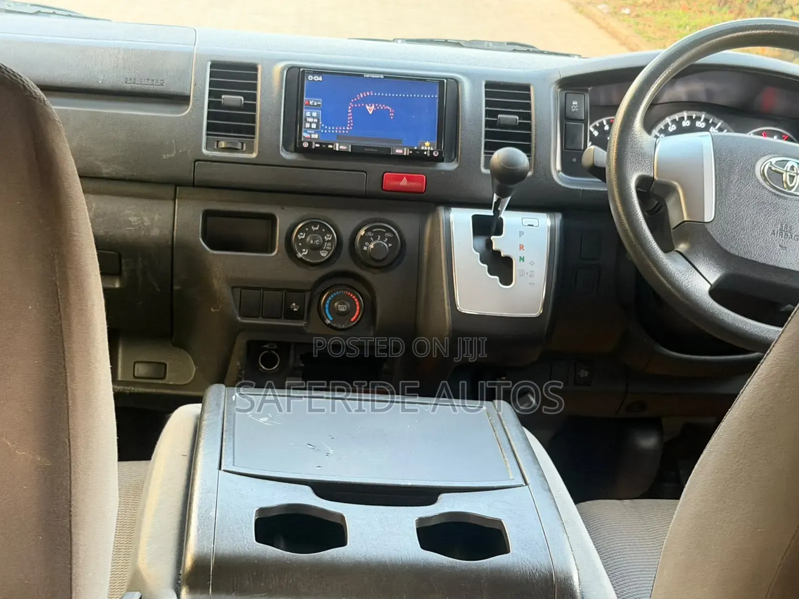 Toyota HiAce 2019 White