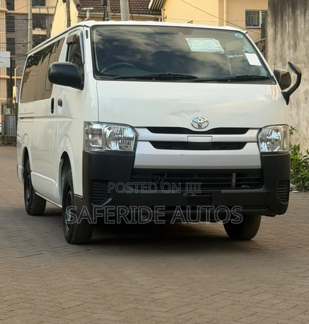 Toyota HiAce 2019 White
