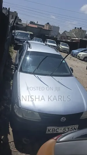 Nissan Advan 2002 Silver