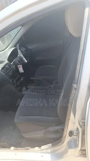 Nissan Advan 2002 Silver