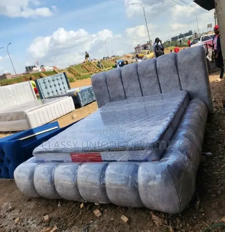 5x6 Grey-Padded Bed
