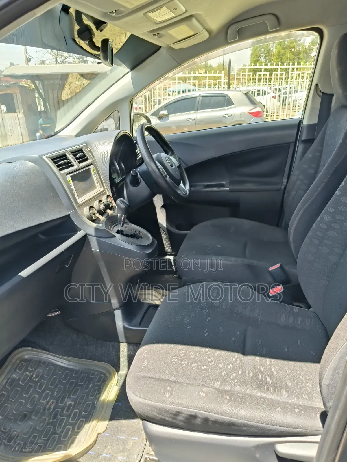 Toyota Ractis 2013 Black