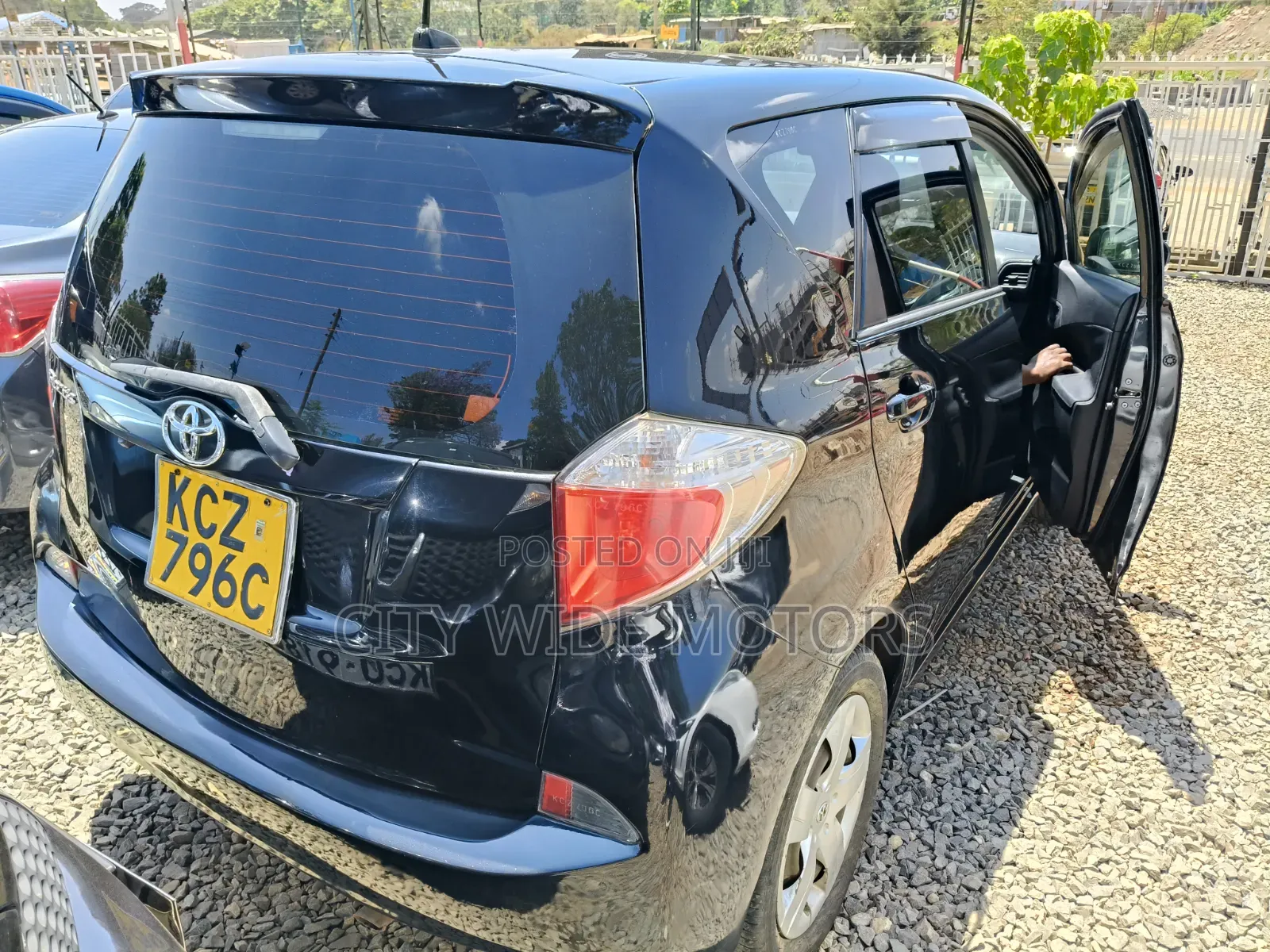 Toyota Ractis 2013 Black