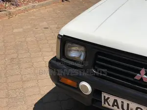 Mitsubishi L200 2005 White