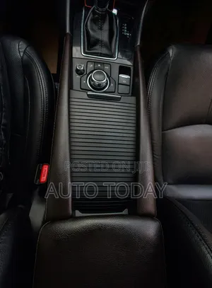 Mazda Axela 2017 Red