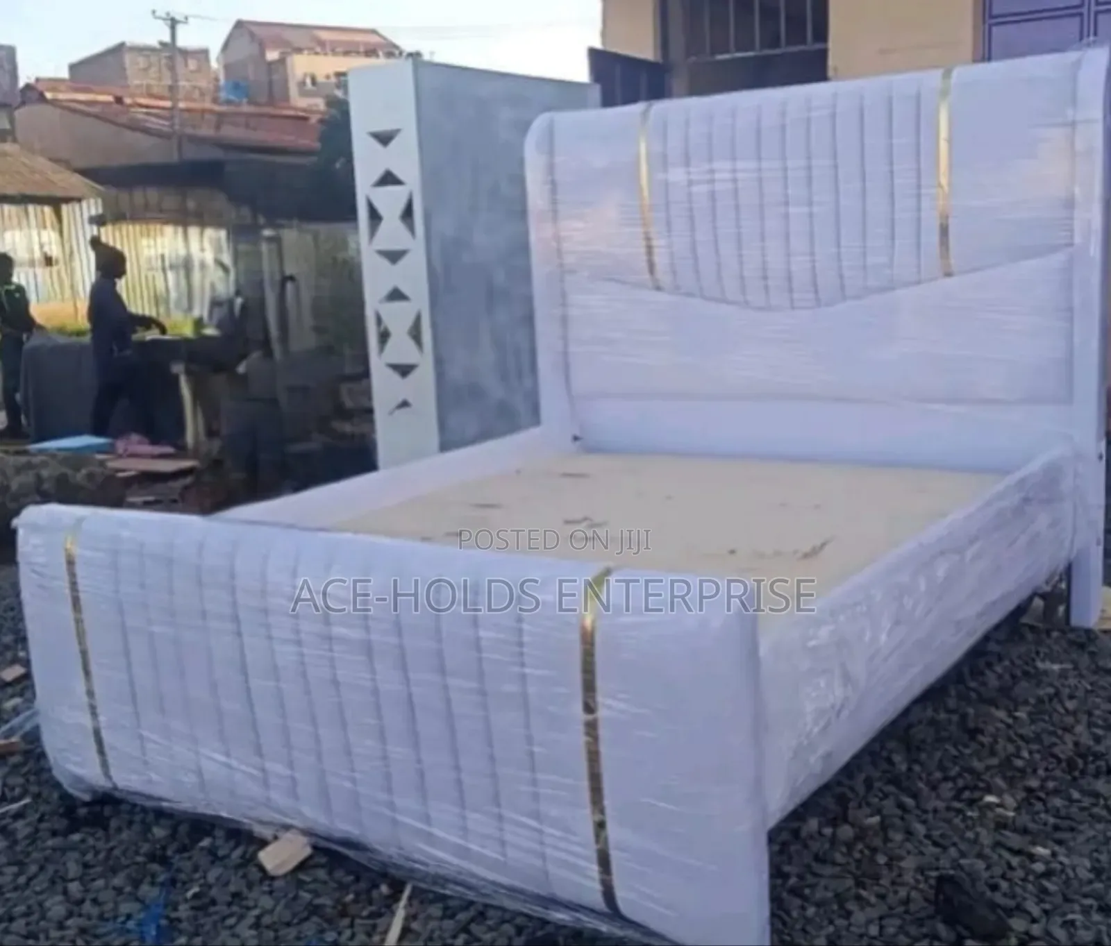Executive 5*6ft - Modern Chester Bed (Covered)