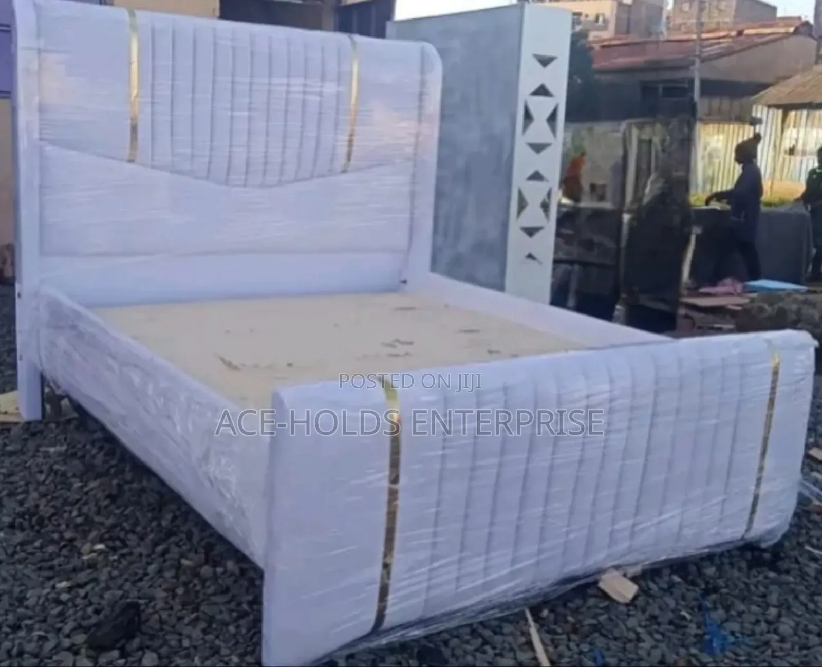 Executive 5*6ft - Modern Chester Bed (Covered)