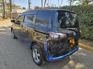 Toyota Sienta 2018 Black