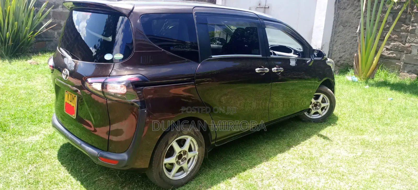 Toyota Sienta 2016 Brown