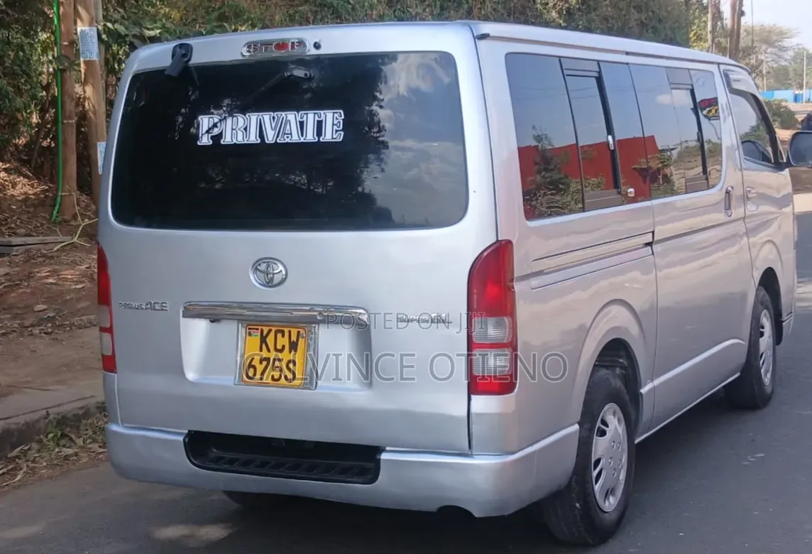 Toyota HiAce 2013 Silver