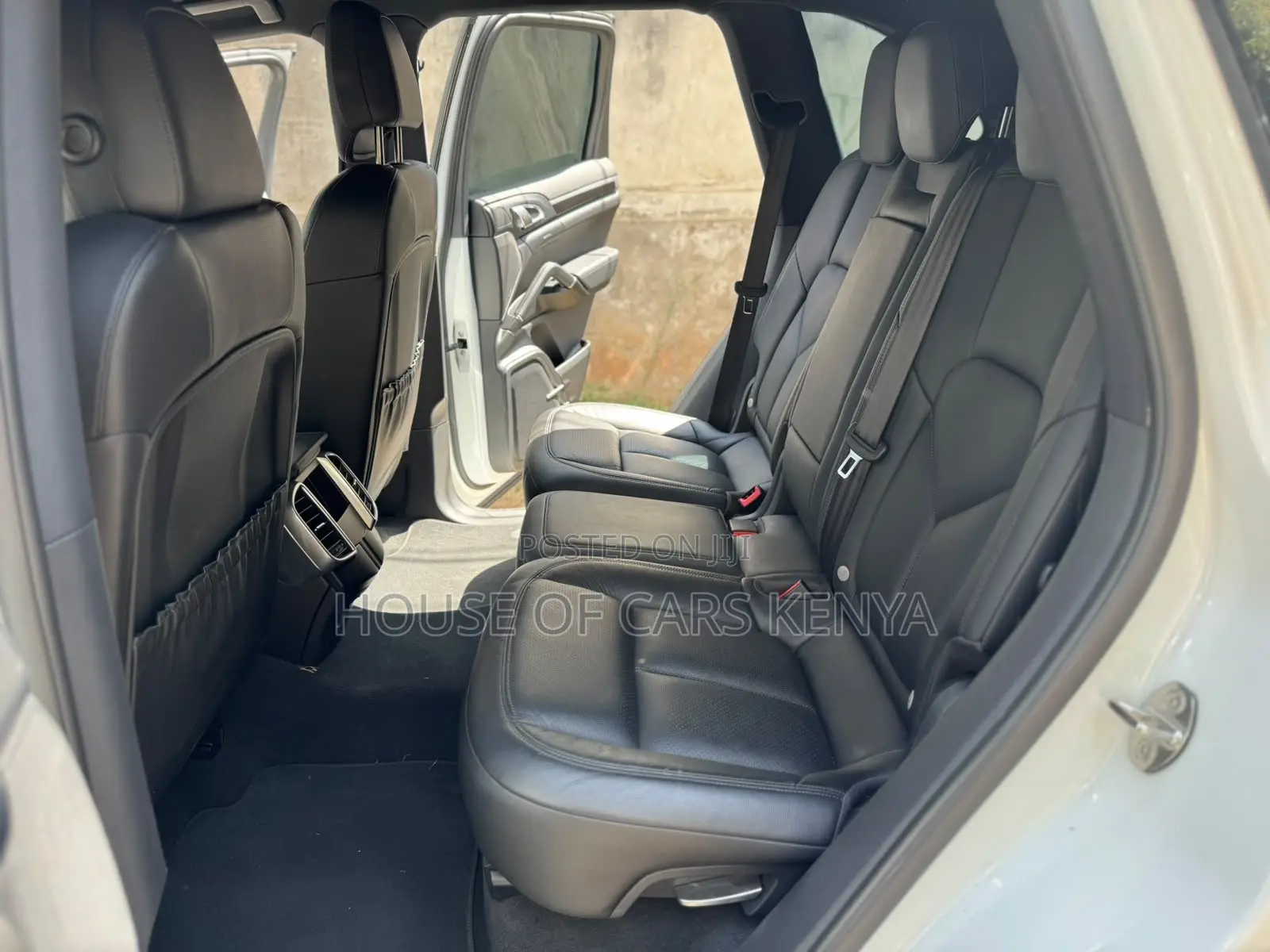 Porsche Cayenne 2016 White