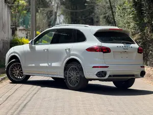 Porsche Cayenne 2016 White