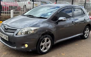 Toyota Auris 2010 Gray
