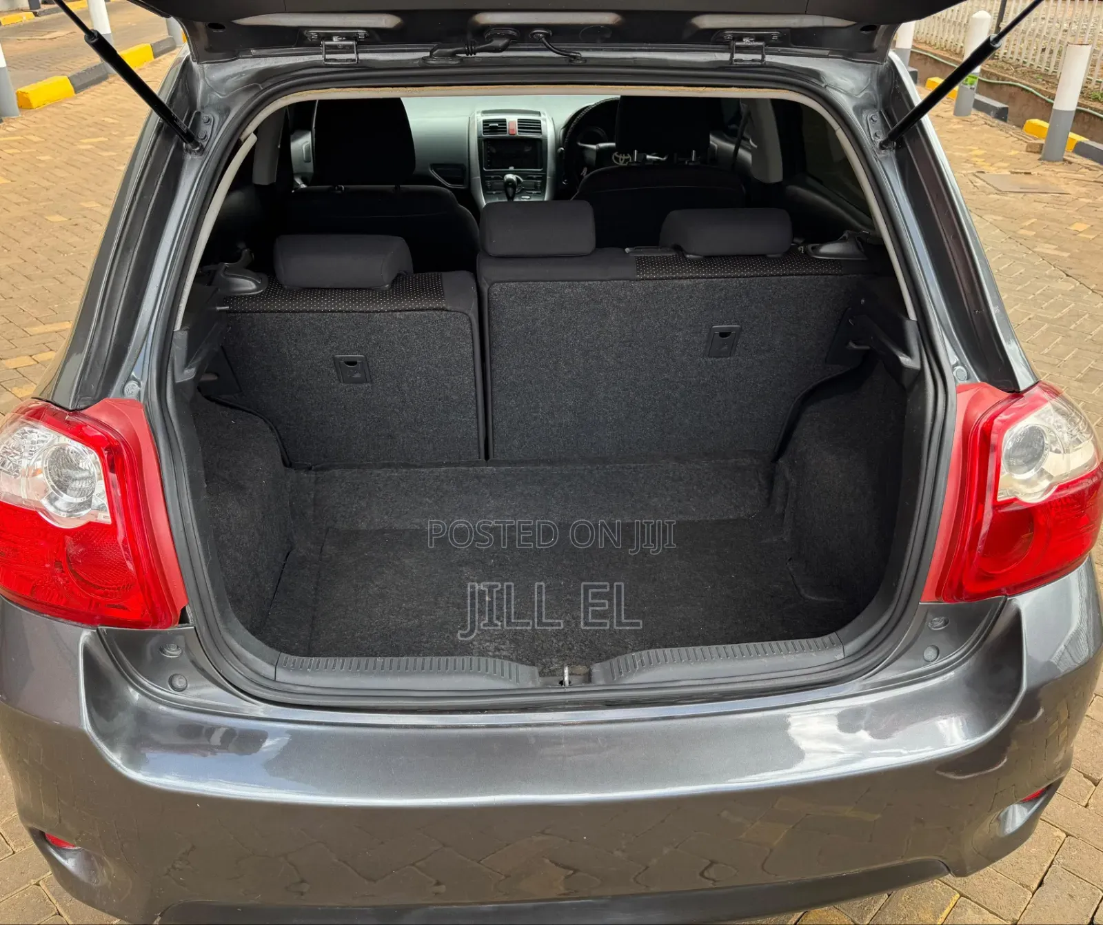 Toyota Auris 2010 Gray