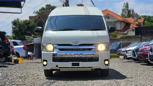 Toyota HiAce 2019 White