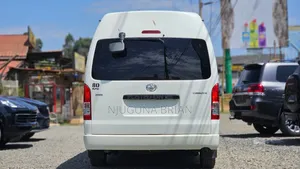 Toyota HiAce 2019 White