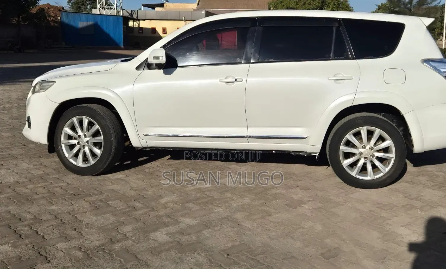Toyota Vanguard 2010 White