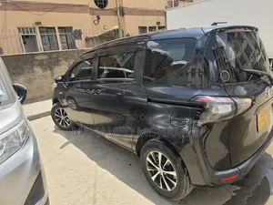 Toyota Sienta 2017 Black