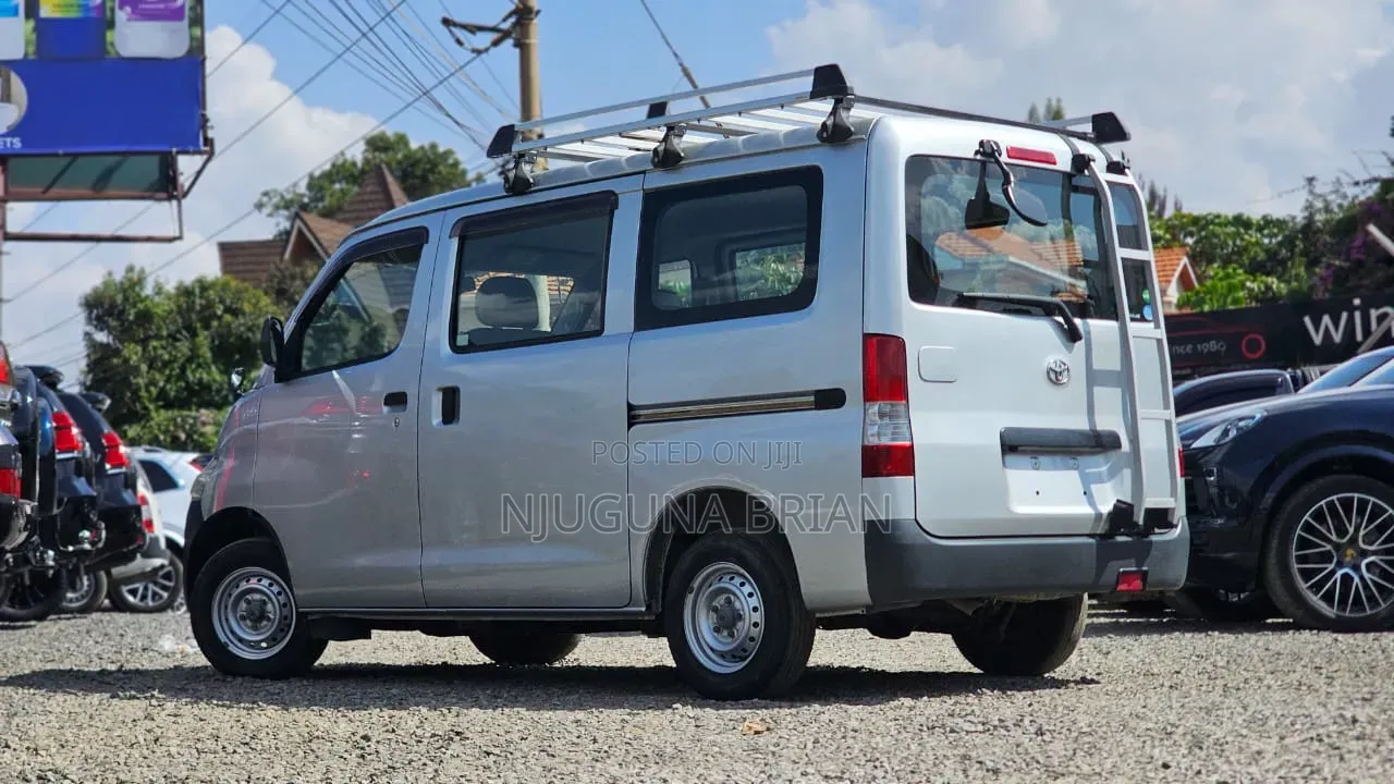 Toyota TownAce 2018 Silver