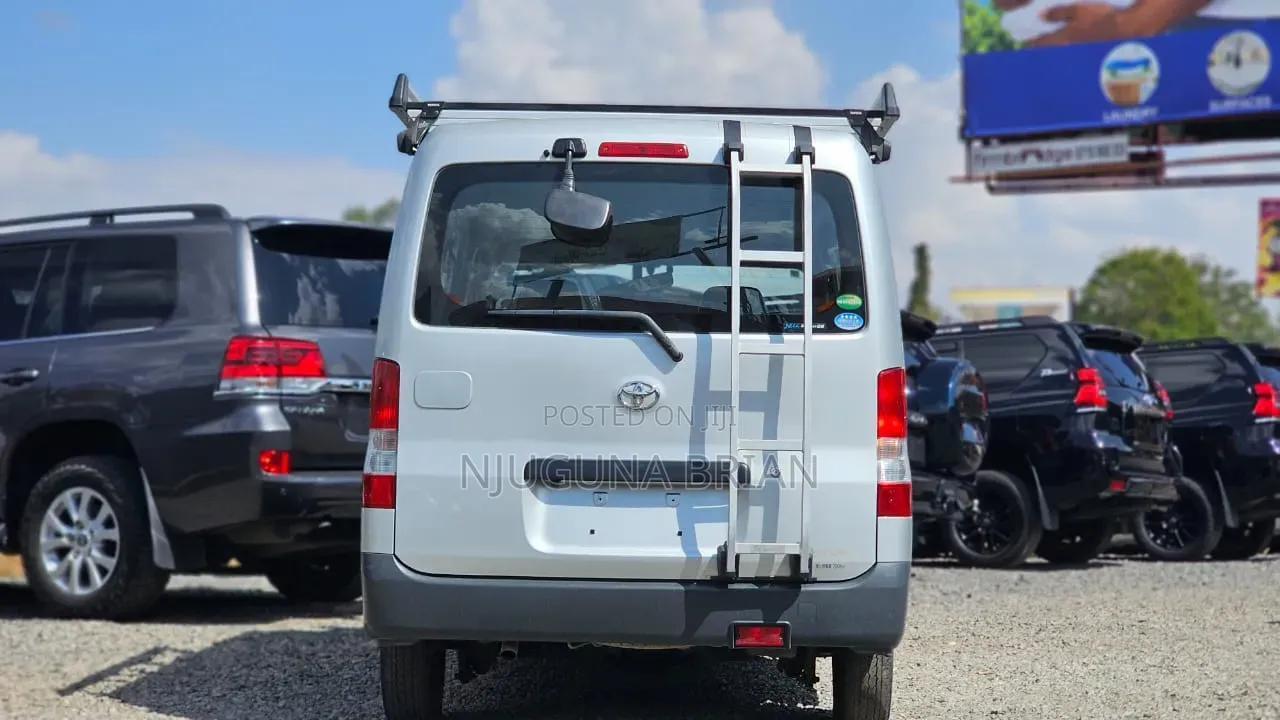 Toyota TownAce 2018 Silver