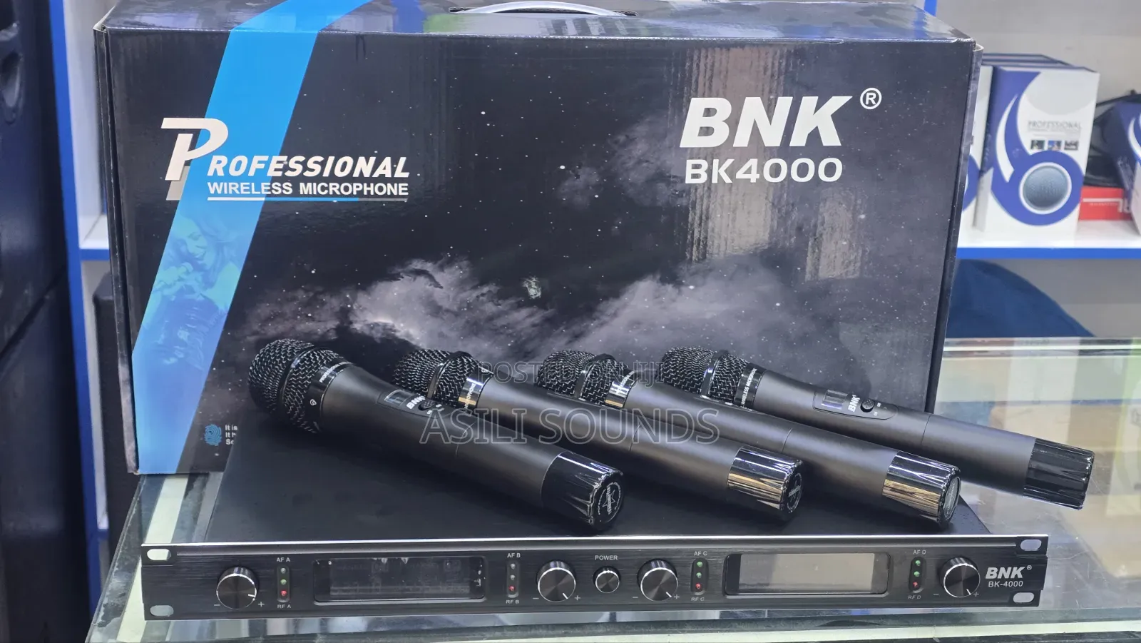 4 in 1 Bank Wireless Microphone